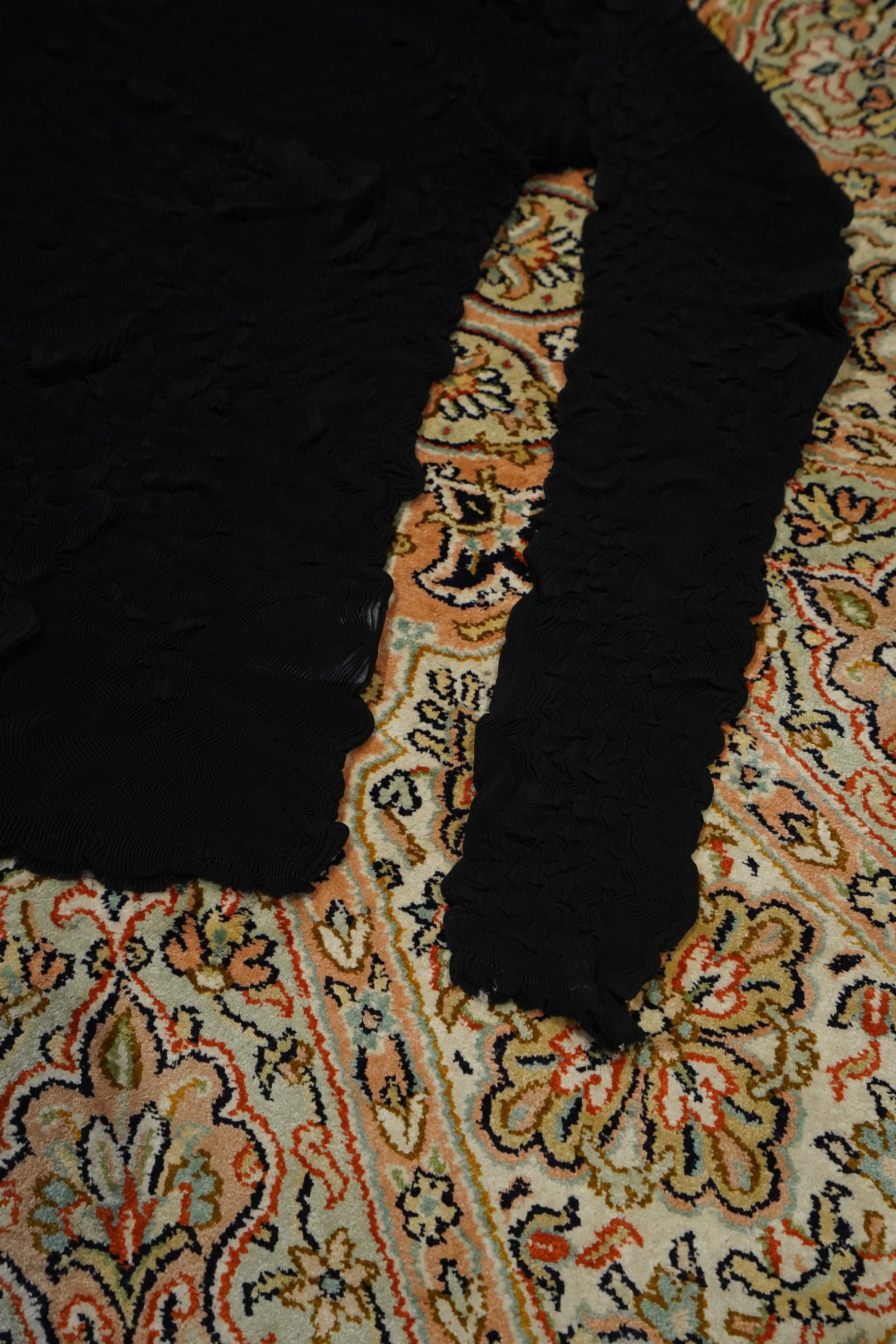 SUGARHILL SHEER PLEATED TOPS (BLACK)